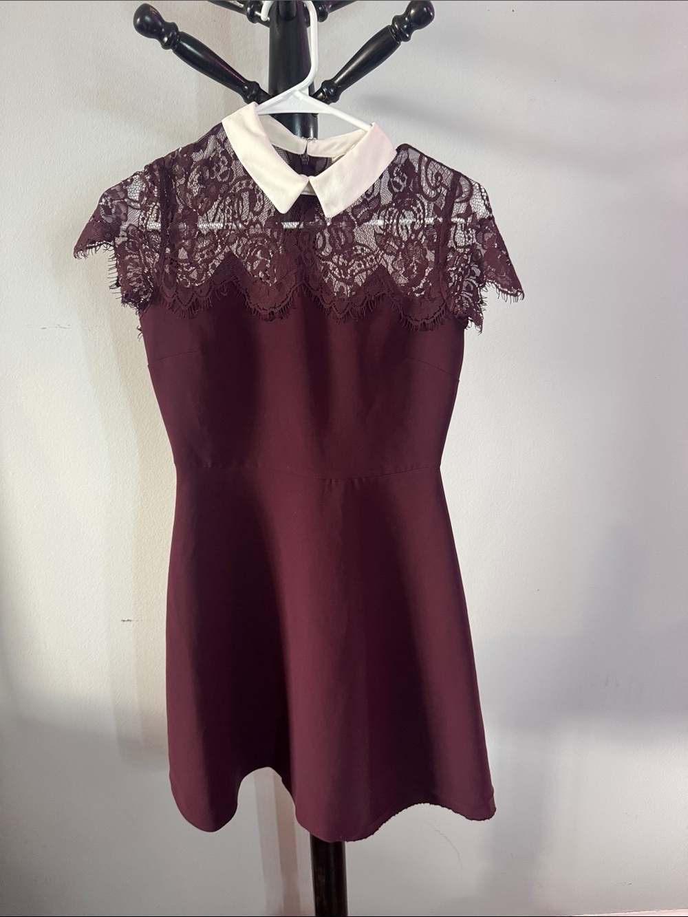 Lace Yoke Peter Pan Collared Fit & Flare Dress in Burgundy 17.2.B.1